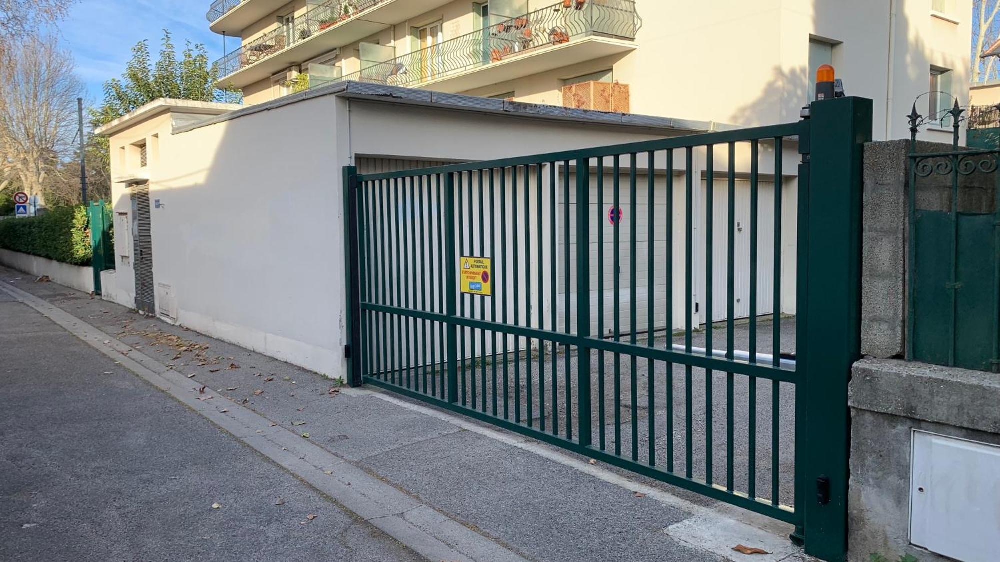 Au Calme De L'Iris - Clim - Garage - Wifi - Tramway Apartment Avignon Ngoại thất bức ảnh